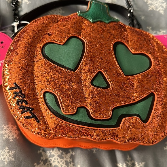 Betsey Johnson Halloween Pumpkin Sparkle Glow-In-The-Dark 2 face crossbody purse - Picture 3 of 15
